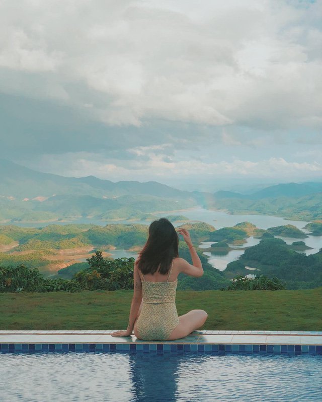 "Sống ảo" cùng hồ bơi vô cực tại Tadung Topview Homestay. (Ảnh: Khoa Nguyễn) "Sống ảo" cùng hồ bơi vô cực tại Tadung Topview Homestay. (Ảnh: Khoa Nguyễn)